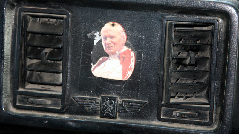 Illustration for article titled The Time I Watched A Man Eat Coca In A Colombian Mountain Taxi